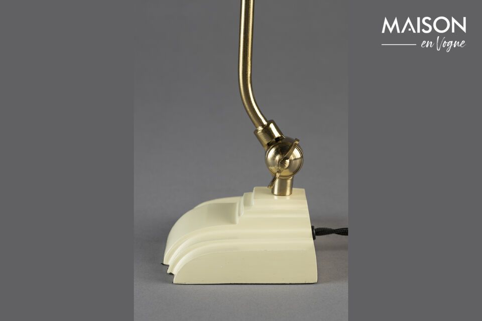 With its practical dimensions of 34 cm in length