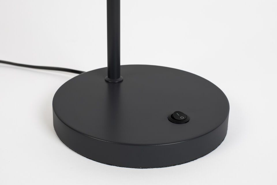 Weighing just 2 kg, this lamp is stable yet easy to move around as needed to adjust your lighting