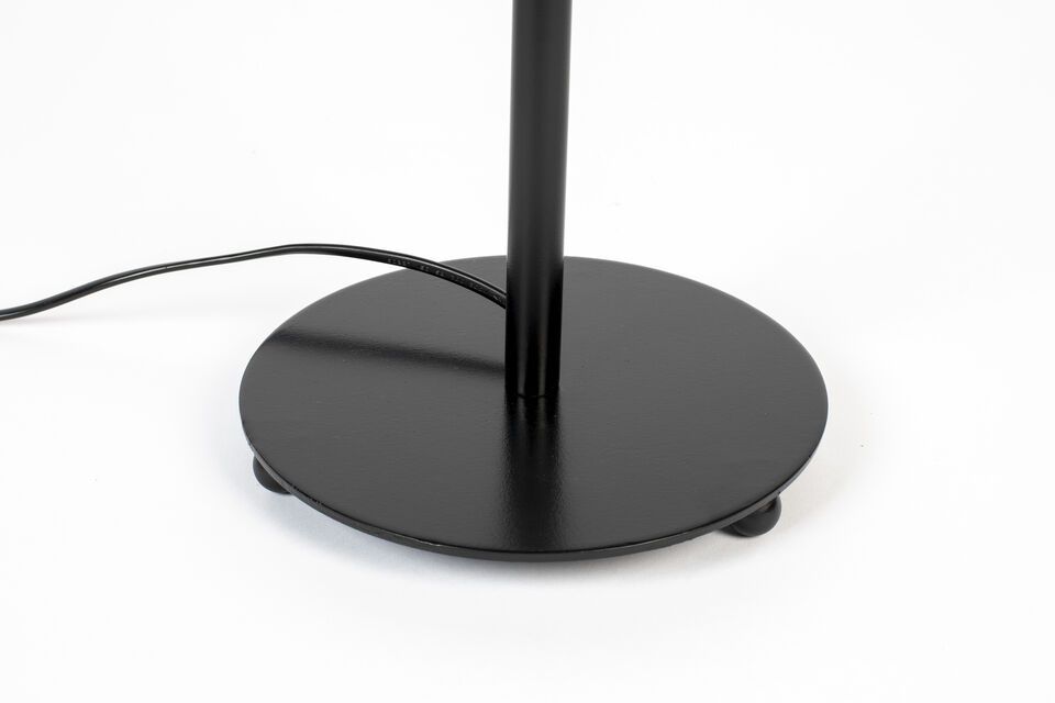 The solidity of the metal ensures not only excellent durability but also remarkable stability with