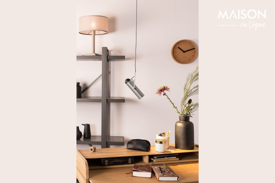 The Zuiver Shelby table lamp features a beautiful
