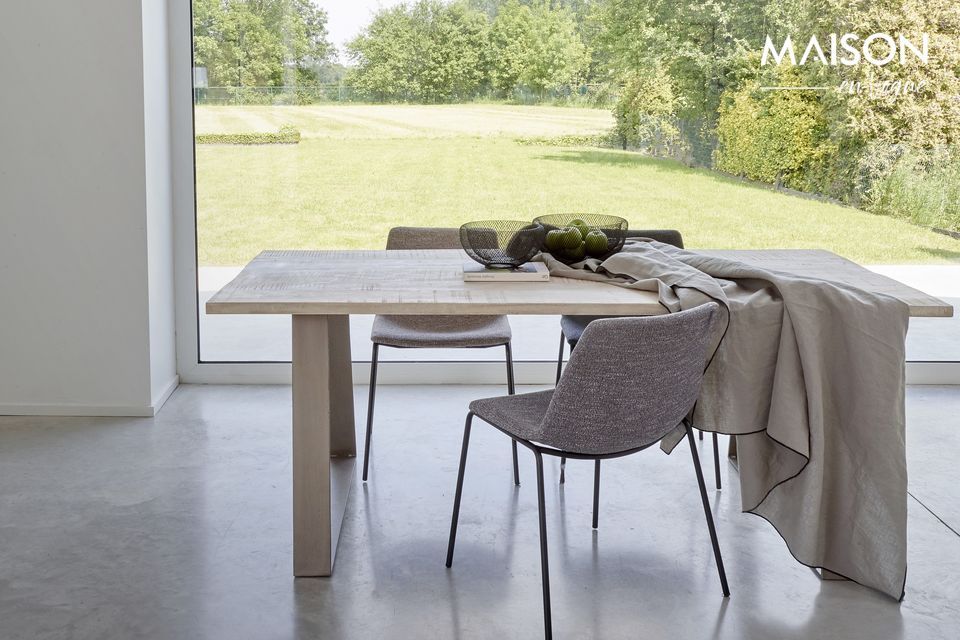 Optez pour une table moderne et naturelle toute à la fois