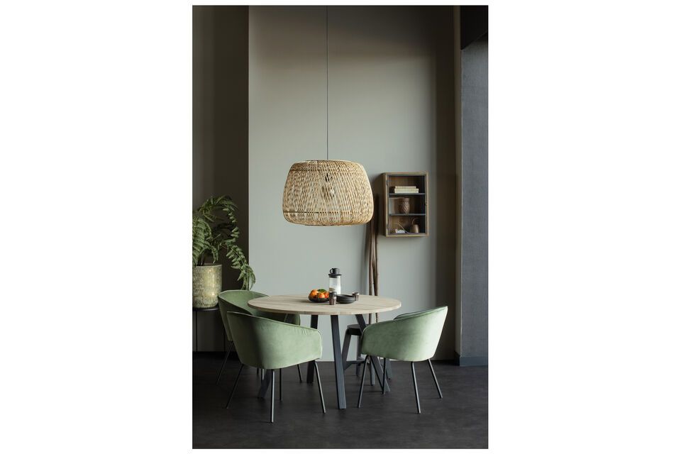 La table Tablo en chêne massif est un choix parfait pour les amateurs de design minimaliste et de