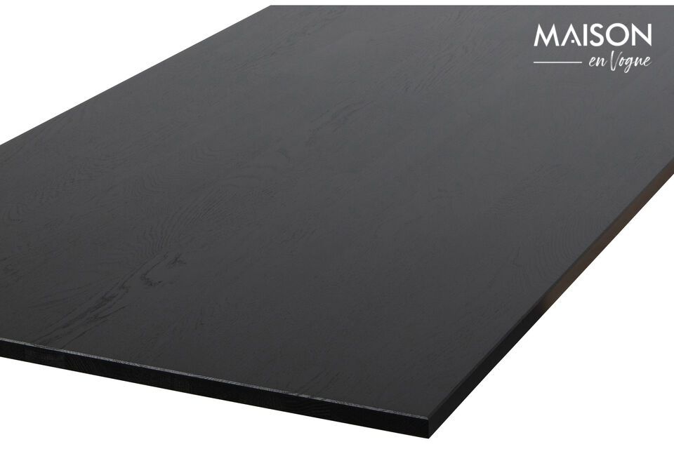 Its generous dimensions, W 180 cm x D 90 cm, can accommodate 4 to 6 people seated