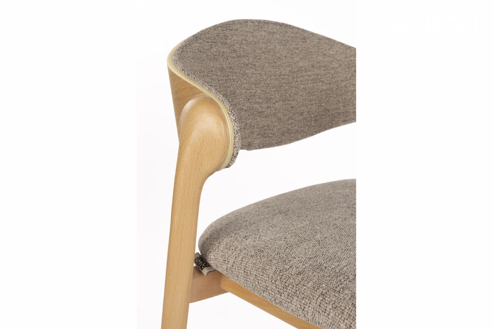 Disponible au choix avec une finition naturelle ou couleur noyer