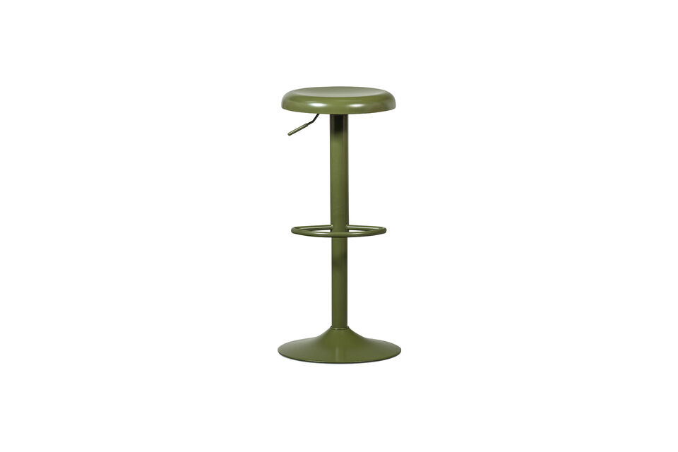 Le tabouret de bar est fabriqué en métal
