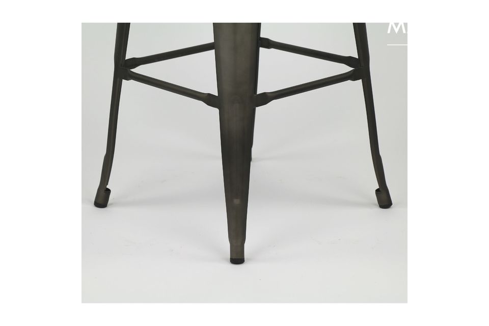 Ce tabouret façon bistrot possède une hauteur de 118 cm