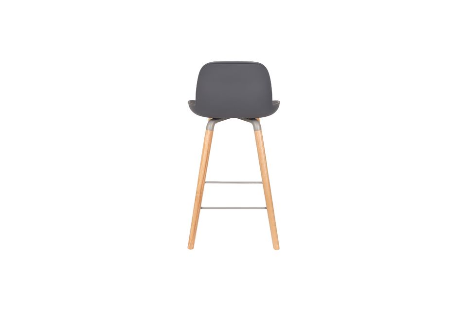 Cet audacieux assemblage renforce le caractère contemporain de ce tabouret de bar Zuiver