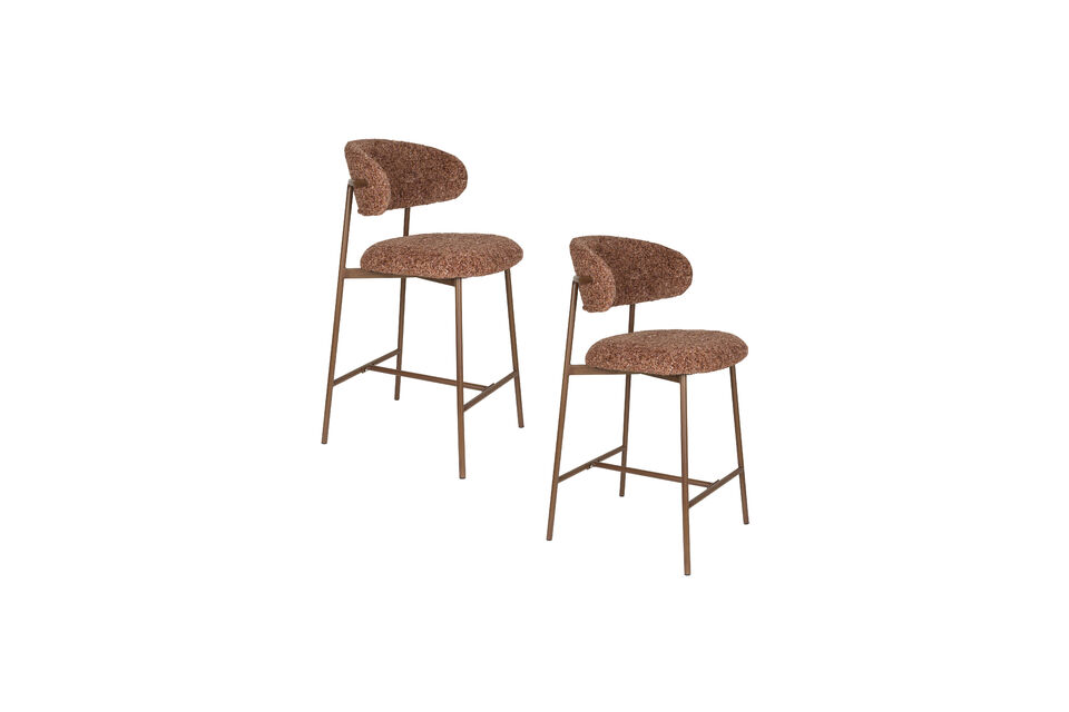 La structure robuste en métal avec aspect bois offre un beau contraste avec le tissu
