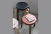 Miniature Tabouret en noyer orange Tap 2