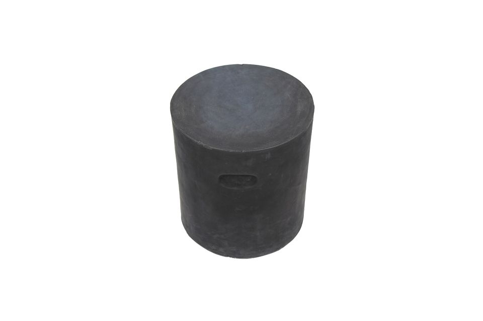 Un tabouret arrondi aux poignées encastrées, facile à déplacer