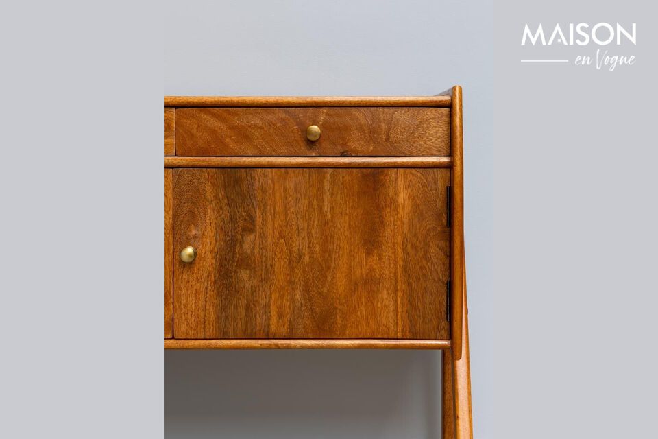 With generous dimensions of 100 cm long