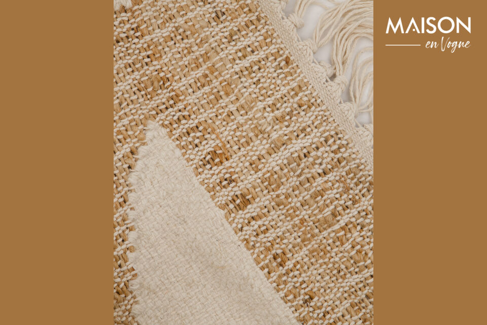 Fabriqué à la main à la perfection, ce tapis apporte chaleur et style à votre espace de vie