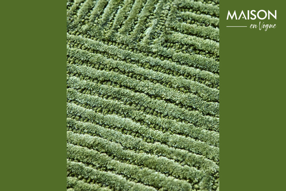 Ce tapis vert apporte élégance et une sensation de douceur exclusive à votre intérieur