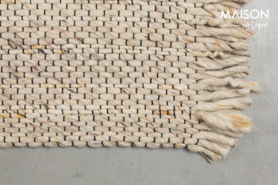 Le dos du tapis est en coton avec une finition en latex pour éviter les dérapages