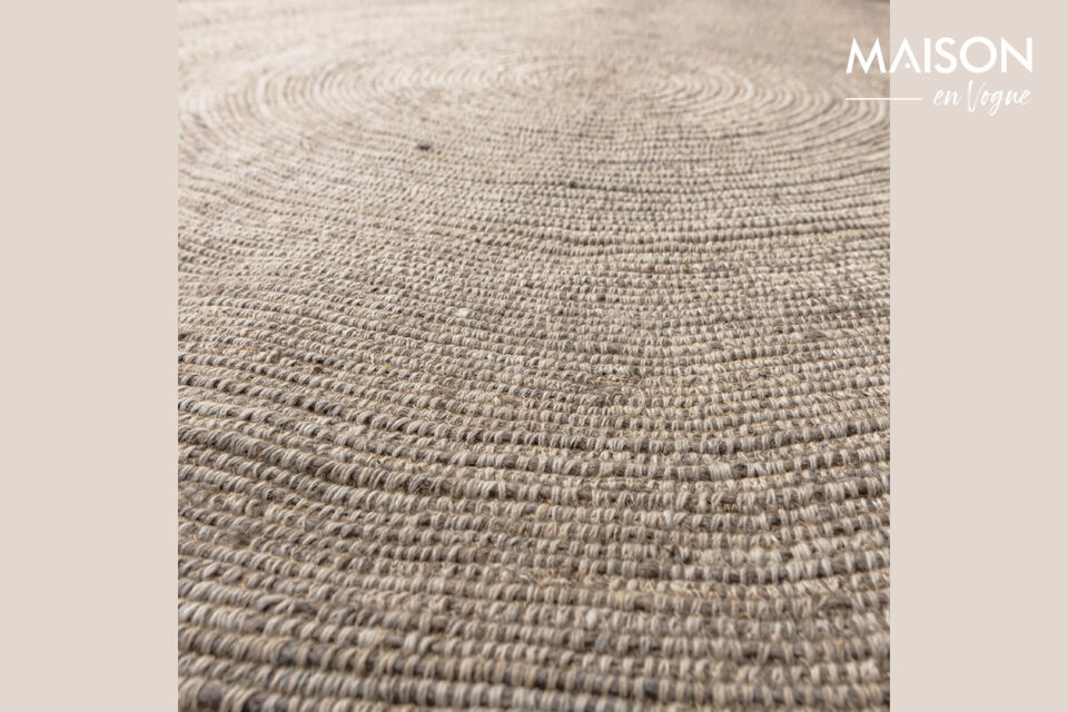 Le tapis est composé à 80 % de laine et à 20 % de coton