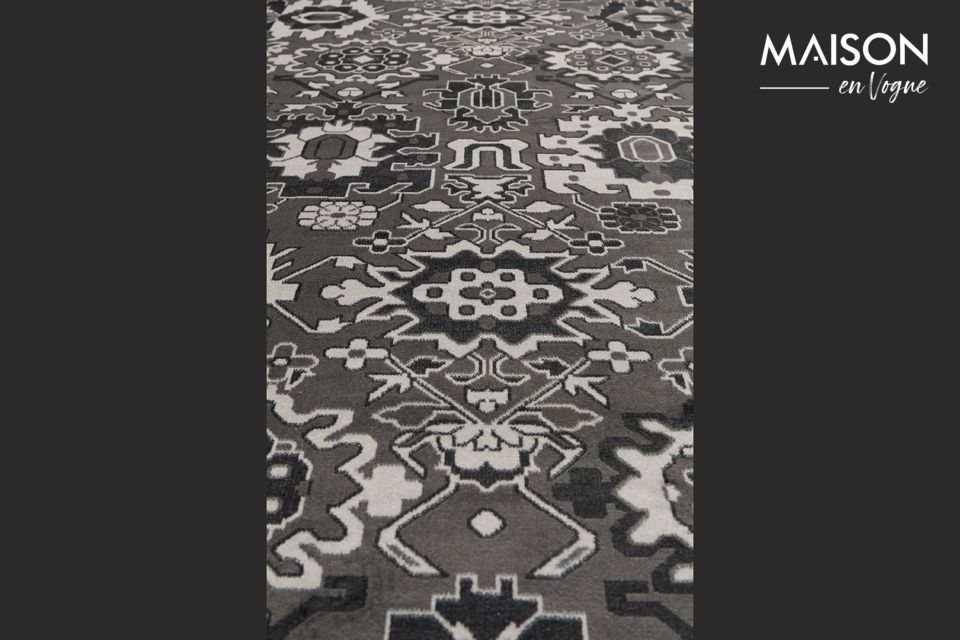 Vous découvrez un jeu de motifs modernes et sophistiqués sur ce tapis tissé avec finitions