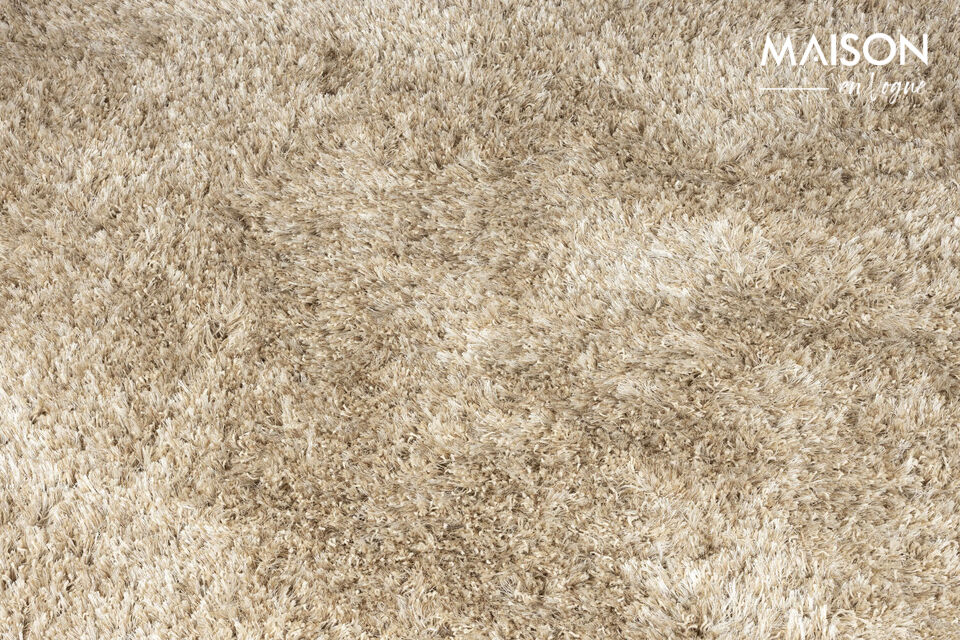Con Dutchbone Hairy, ogni mattina scenderete dal letto su una superficie calda e morbida