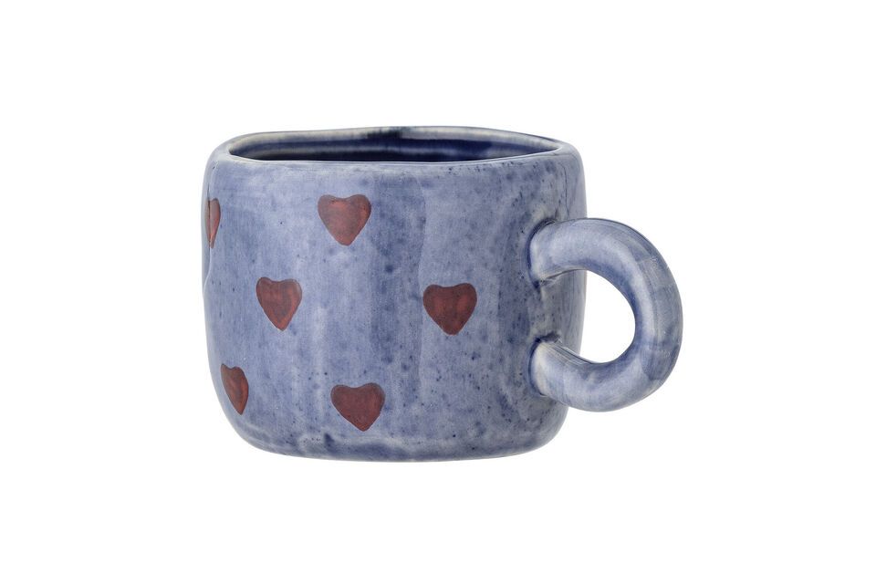 La Tasse en grès bleu Nini incarne la douceur et la simplicité d\'une époque où chaque petit