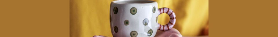 Mise en avant matière Tasse en grès vert Nini