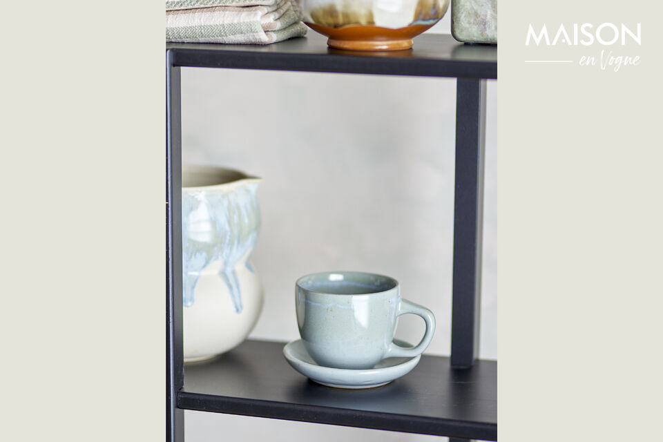 Die Tasse & Untertasse Brenta von Bloomingville wird in einem Vierer-Set geliefert und besteht aus