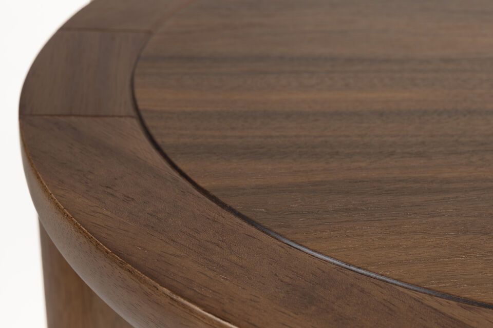 Questo splendido tavolo è disponibile nella versione rotonda o rettangolare