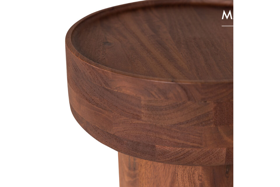 Il suo design robusto abbinato al caldo colore marrone del legno di mango conferisce a questo