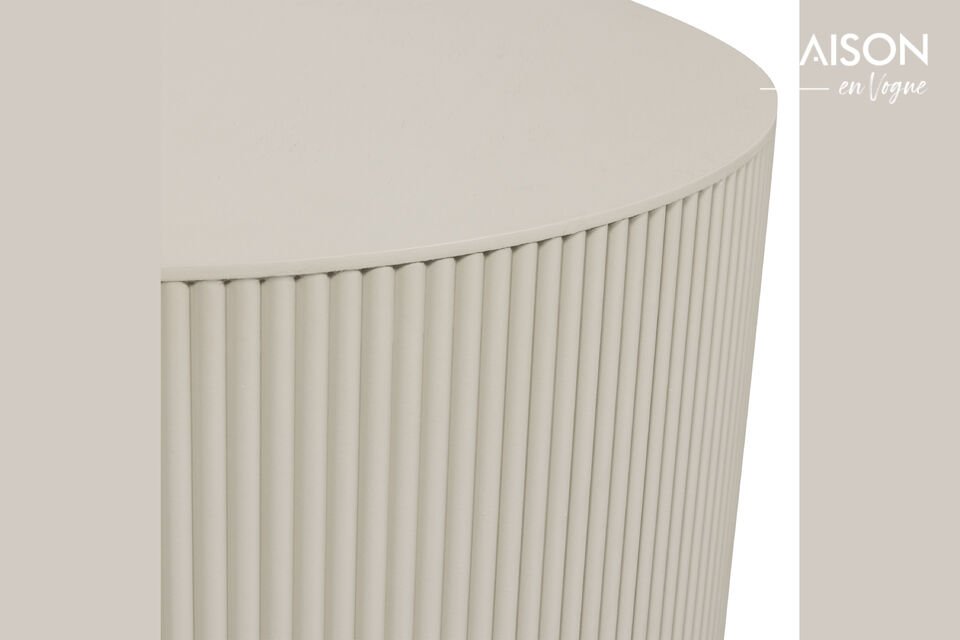 Son aspect robuste donne a la table d\'appoint une allure solide et les possibilites sont infinies