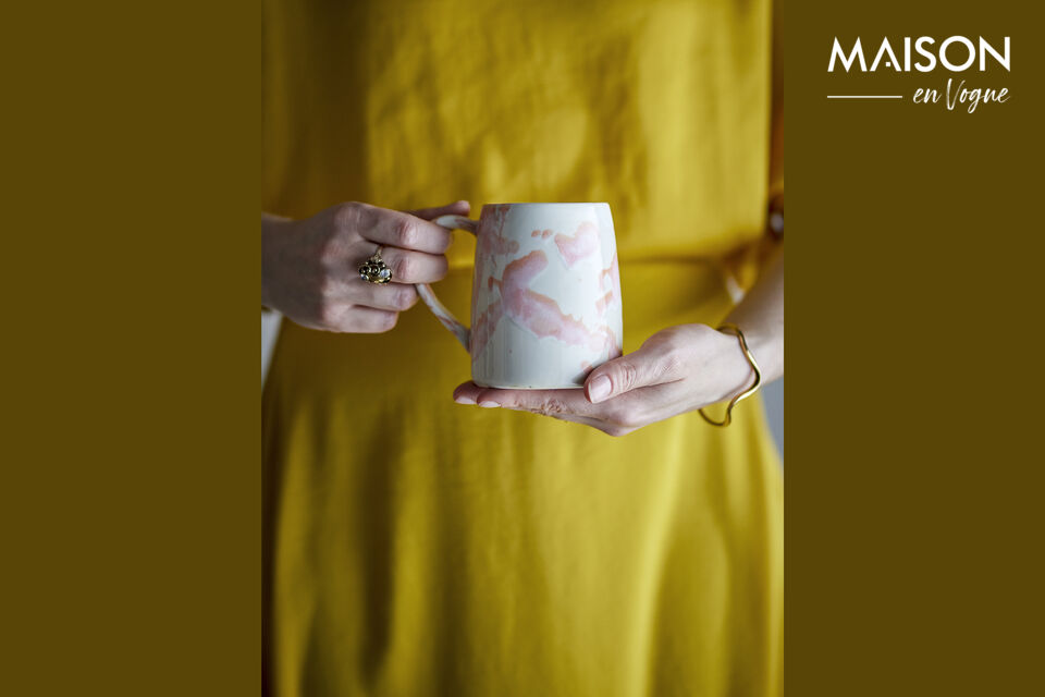 La taza Winnie de Creative Collection es un juego de cuatro tazas de gres con un vidriado reactivo