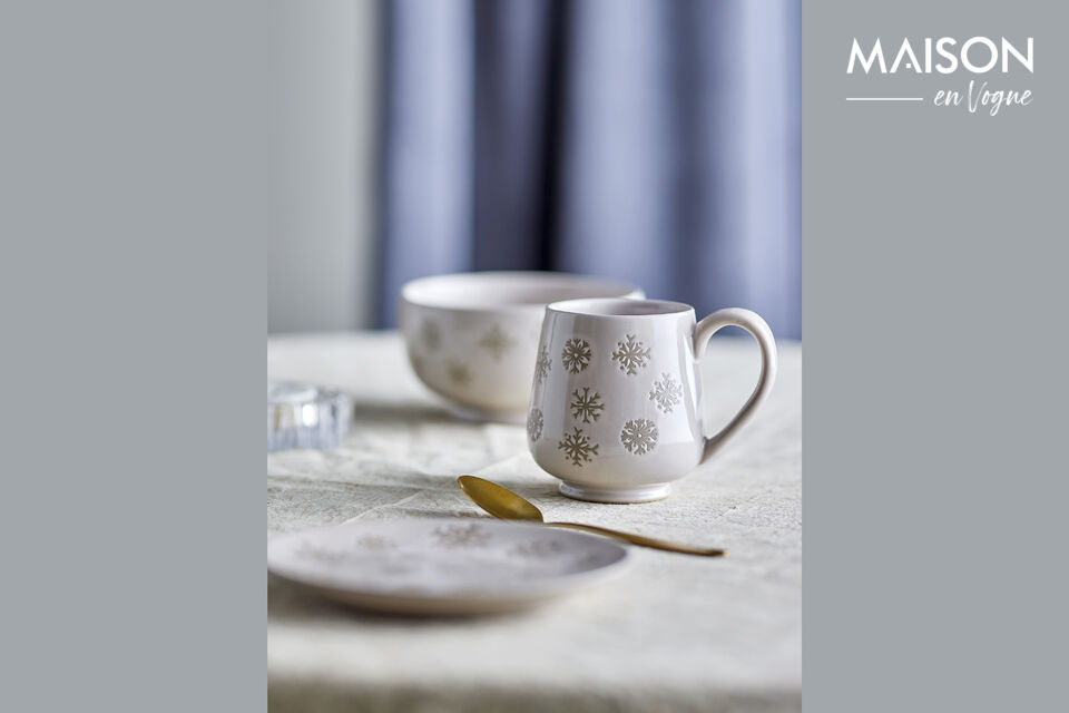 La taza Snowie de Bloomingville es un set de cuatro tazas de gres beige claro