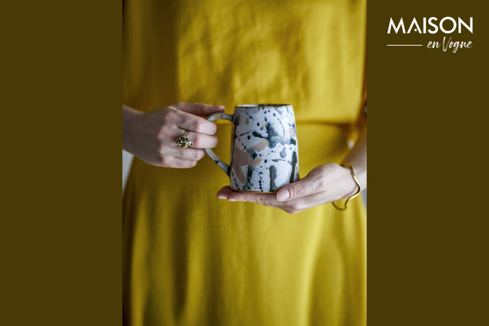 El juego de tazas Winnie de Creative Collection es un set de cuatro tazas de gres con un vidriado