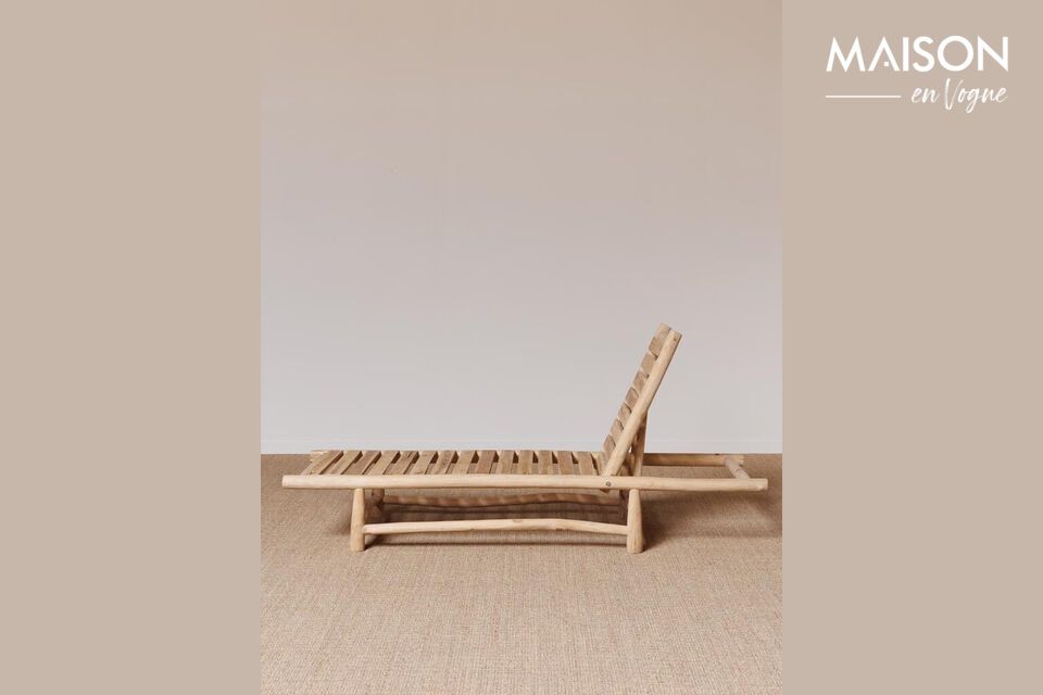Das schlichte und raffinierte Design unserer beigefarbenen Teakholz-Liege