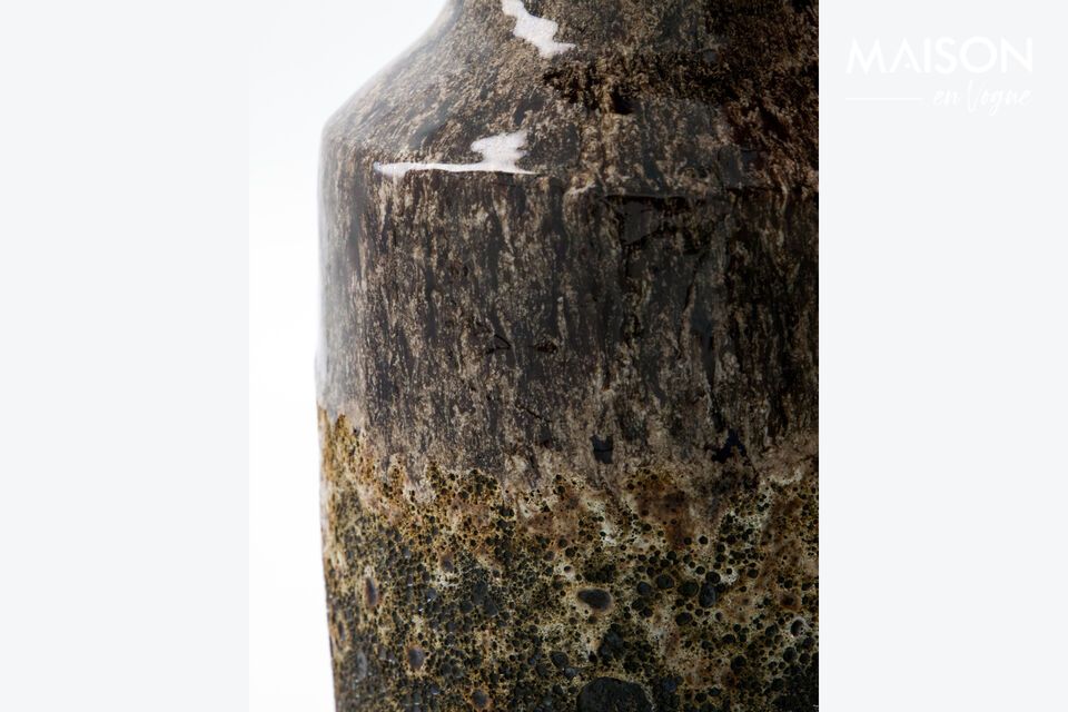 Its timeless design is perfect for displaying cut branches or dried flowers
