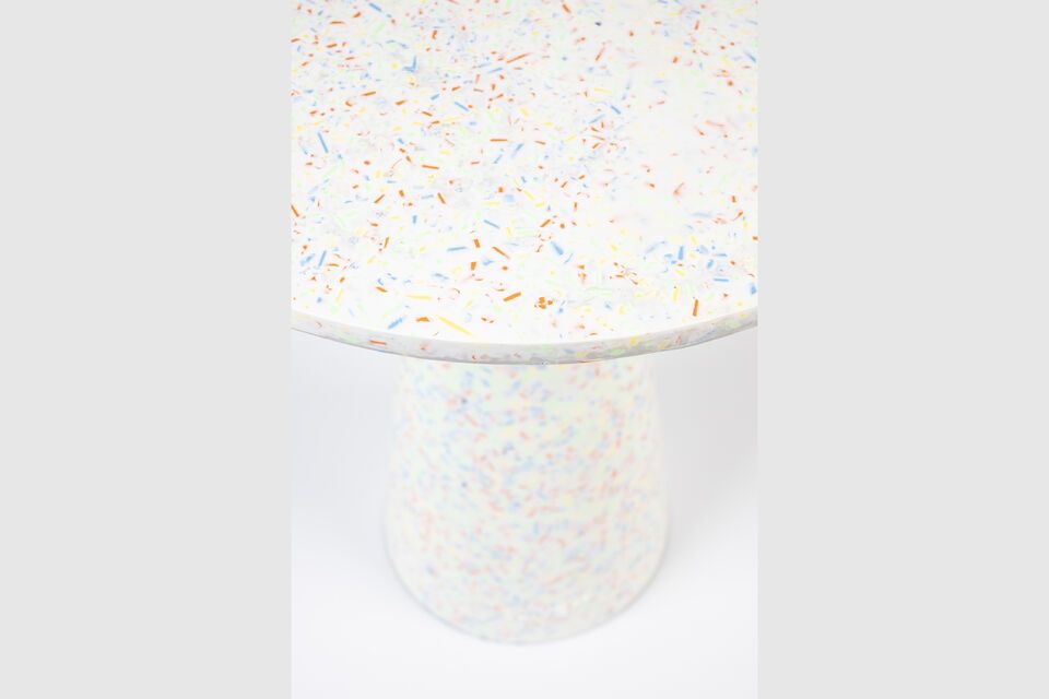 Practical and versatile, the Victoria table is equally at home indoors or out