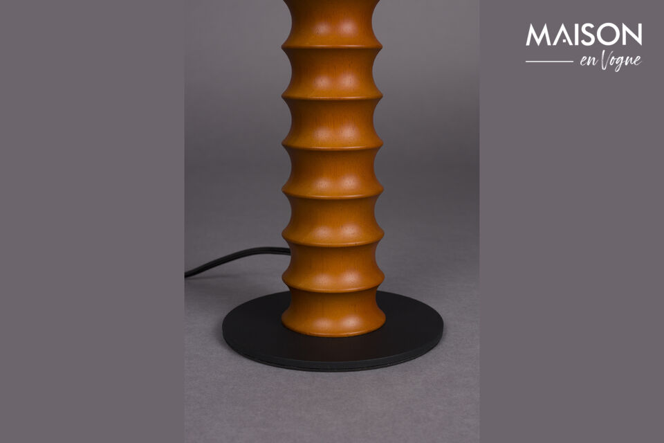 Erhältlich sowohl als Stehlampe als auch als Tischlampe