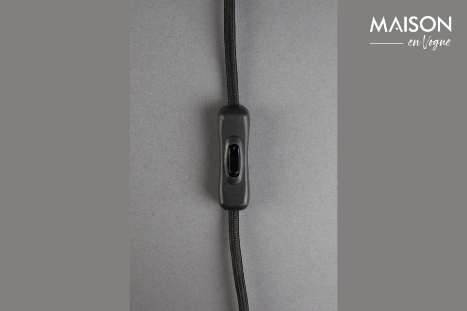 Erhältlich als Steh- und Tischlampe
