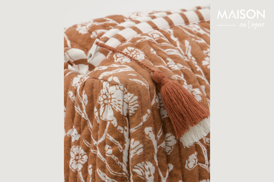 Stay organised with the HDCare set of three cotton toiletry bags