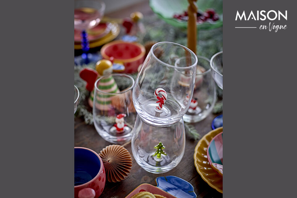 Das Misa Trinkglas von Bloomingville ist ein 4er-Set aus klaren Gläsern