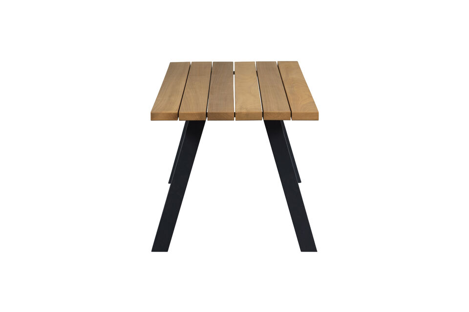 De natuurlijke kleur naturel/zwart zorgt ervoor dat de tafel mooi past bij verschillende