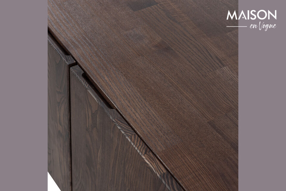 Material 
Esche ist eine Holzart mit einer klaren, geraden Maserung