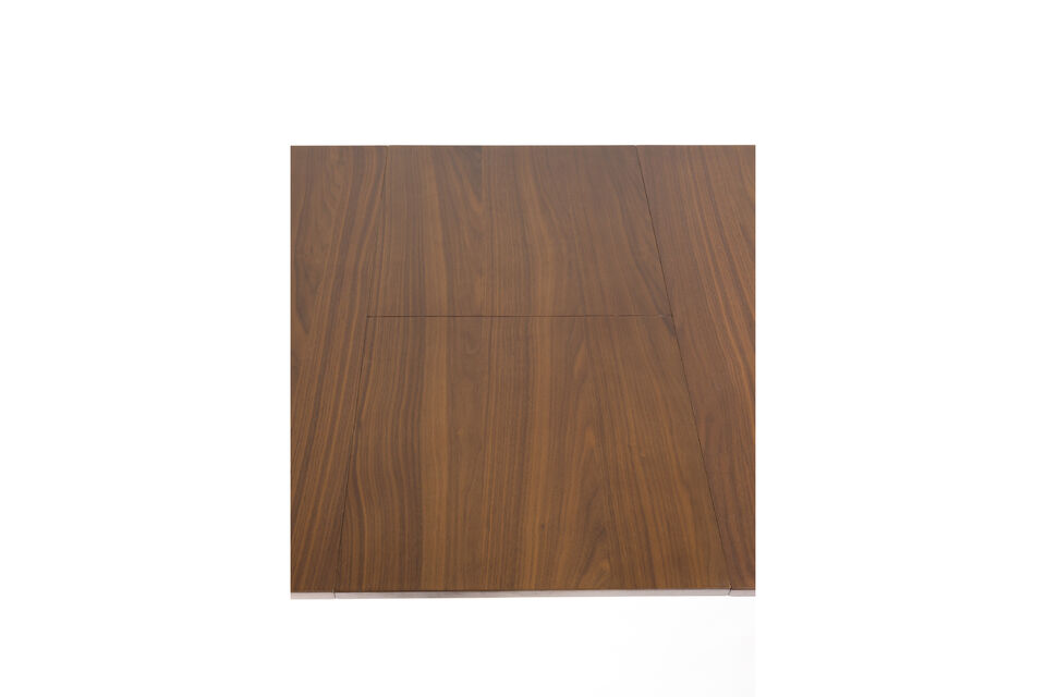 Daarnaast heeft deze tafel door de schuine lijnen en afgeronde hoeken een fijne tijdloze look