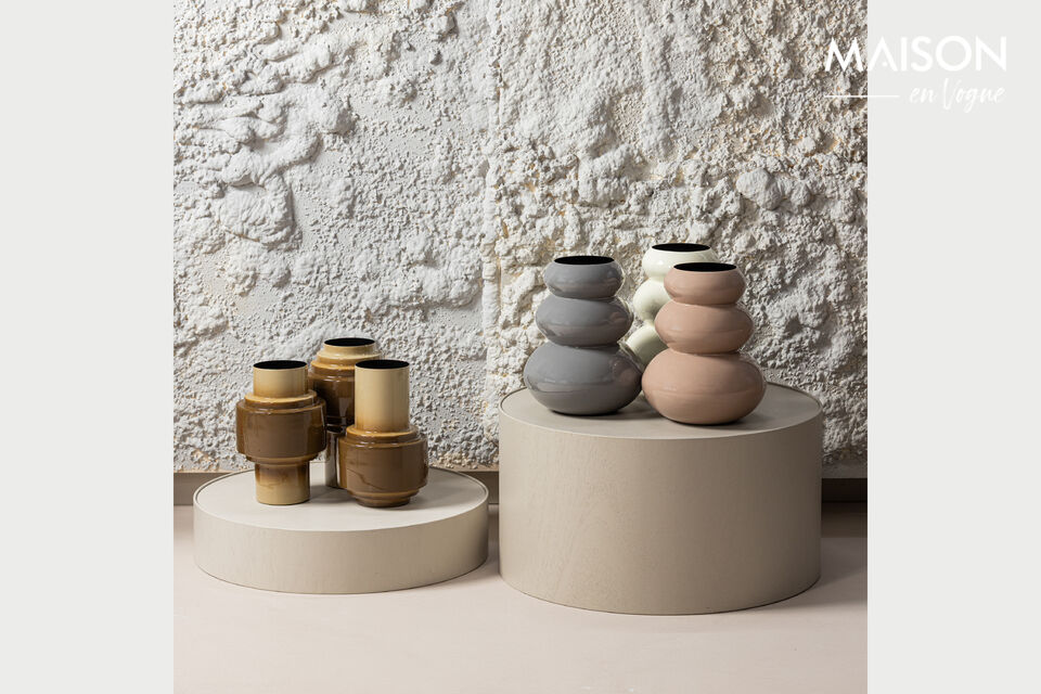 Design sculptural Résistant à l\'eau Style polyvalent Fait partie de la série Tera  Le vase Tera
