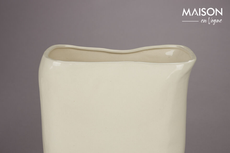 Or do you prefer more tranquillity in your home with the soft cream colour?