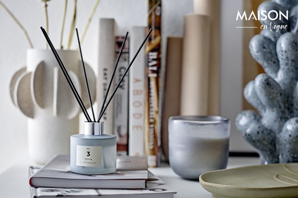Le vase Herold de Bloomingville est tout simplement incroyable ! Il est en grès avec un émail