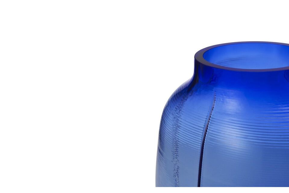 Vase en verre bleu Step - 5