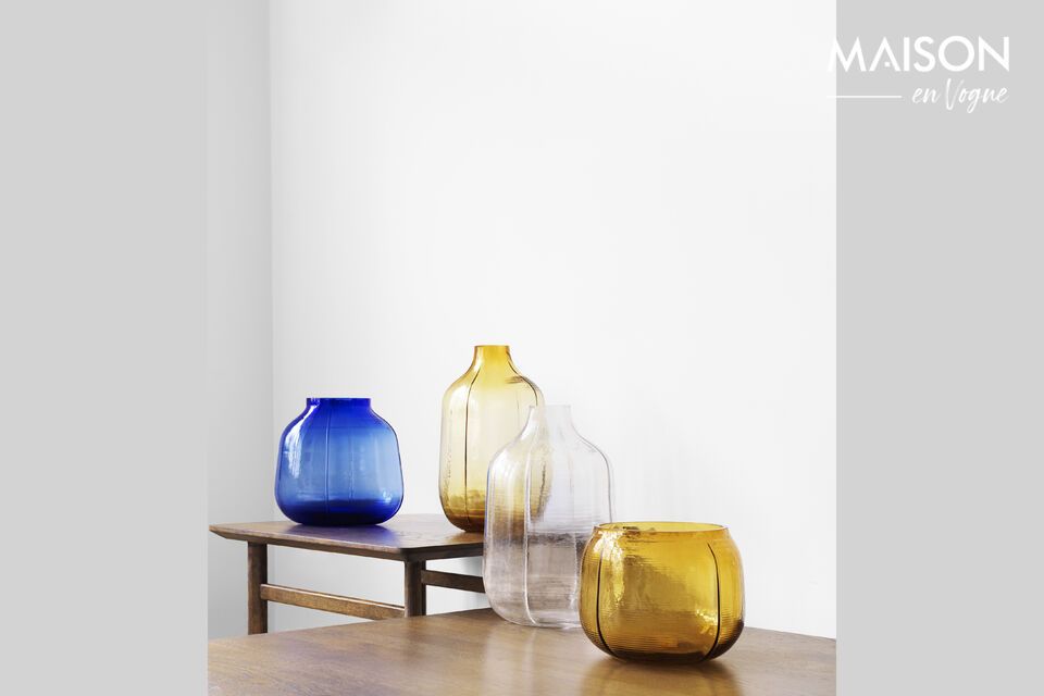 Vase en verre jaune Step, un design lumineux et surprenant