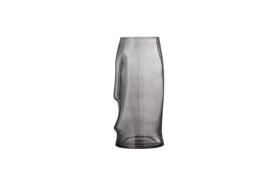 Le vase Ditta de Bloomingville est un vase sobre et élégant dont la forme visage et son joli verre