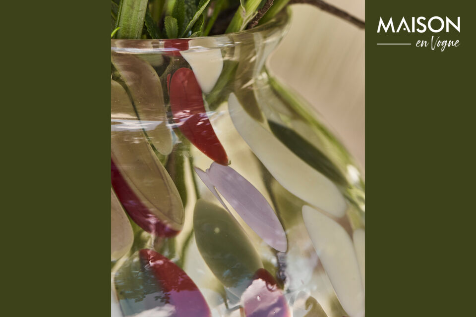 Décorez votre espace avec ce vase en verre raffiné