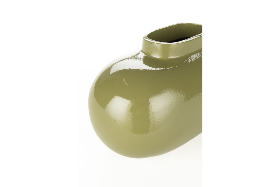 Ce petit vase en aluminium possède un design remarquable qui rappelle une capsule