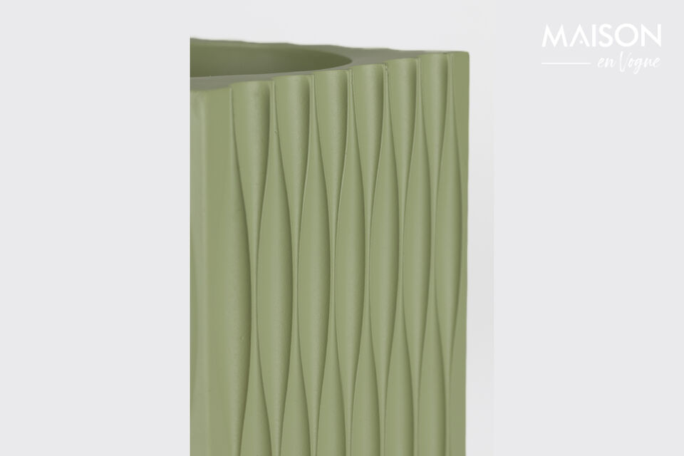 The graphic patterns give an interesting look: you almost have to run your fingers over them! The