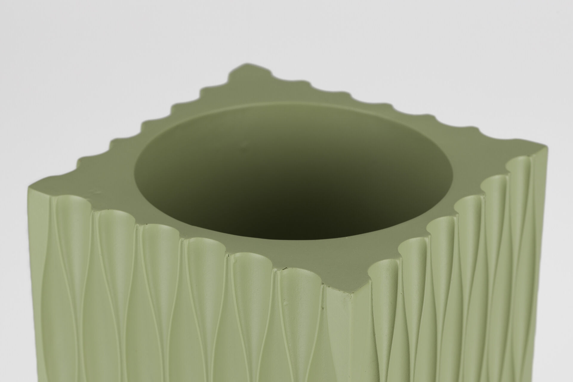 Ce vase est en effet orné d\'un relief 3D qui attire le regard
